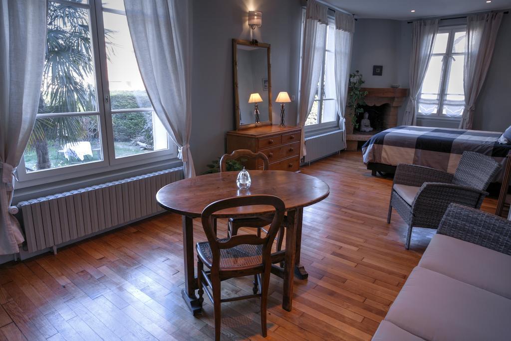 Chambre D'Hote La Bacotterie Bois-le-Roi  Oda fotoğraf